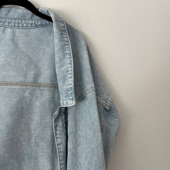 DAZY Cropped Denim Jacket with Light Wash - Size L - Picture 2 of 10
